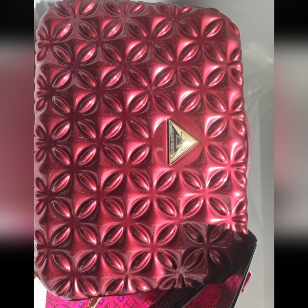 Triforce elite performance hardshell travel makeup bag
